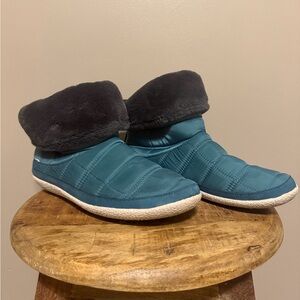 TOMS Inez Stellar Blue Quilted Boots - Women’s Size 10